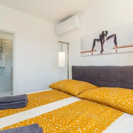 Penthouse Sax Medulin
