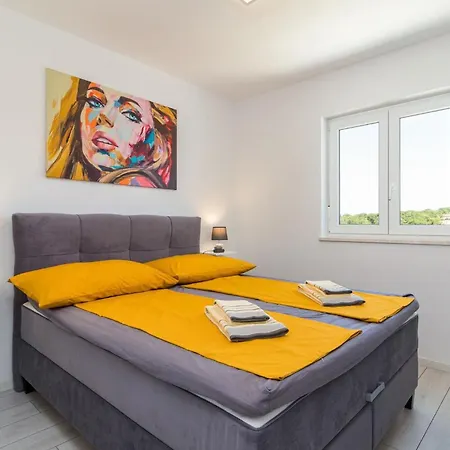 Penthouse Sax Medulin